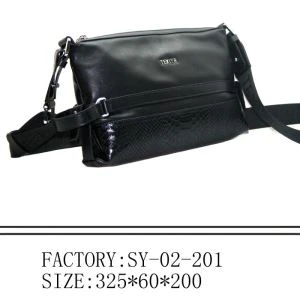 Bolsa de ombro masculina com padrão